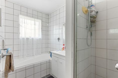 Photo of property in 2/4 Roys Road, Weymouth, Auckland, 2103