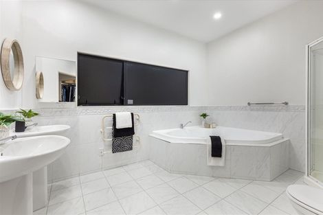 Photo of property in 26 Marellen Drive, Red Beach, 0932