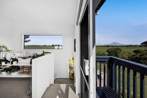Photo of property in 475 Manawapou Road, Hawera, 4672