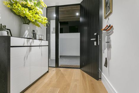 Photo of property in 2/92 Churchill Road, Murrays Bay, Auckland, 0630