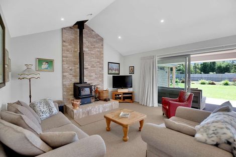 Photo of property in 6 Hunter Lane, Amberley, 7410