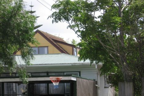 Photo of property in 1/33 Sunnyhaven Avenue, Beach Haven, Auckland, 0626