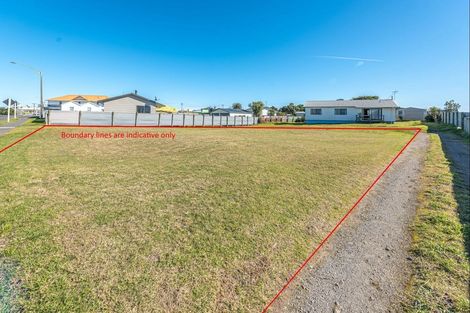 Photo of property in 6 Cross Street, Castlecliff, Whanganui, 4501