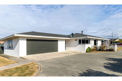 Photo of property in 19 Timaru Road, Waimate, 7924