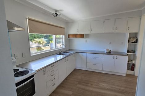 Photo of property in 25 Bellringer Crescent, Newlands, Wellington, 6037