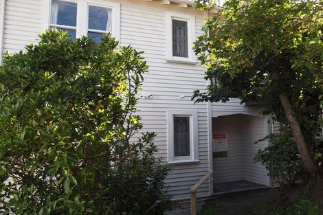 Photo of property in 24 Garden Road, Northland, Wellington, 6012