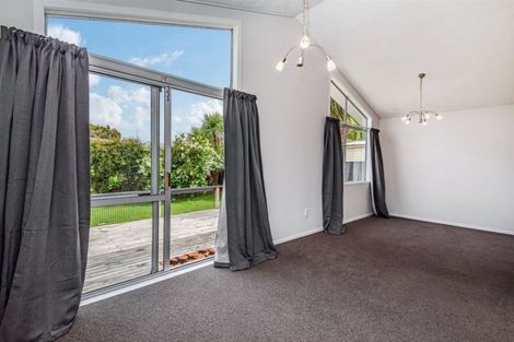 Photo of property in 11 Sunward Rise, Glenfield, Auckland, 0629