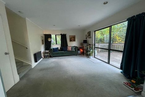 Photo of property in 4 Eastglen Road, Glen Eden, Auckland, 0602