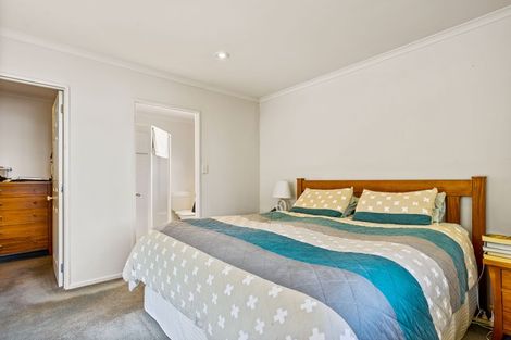 Photo of property in 34 Oakford Park Crescent, Greenhithe, Auckland, 0632