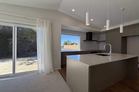 Photo of property in 52 Wairau Road, Oakura, 4314