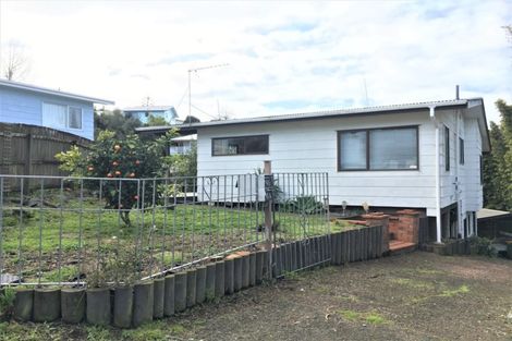 Photo of property in 43 Deverell Place, Northcross, Auckland, 0632
