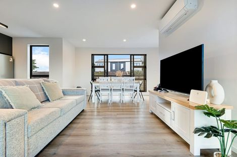 Photo of property in 7c Catalina Crescent, Forrest Hill, Auckland, 0620