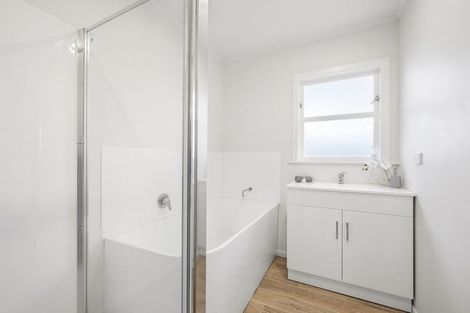 Photo of property in 26 Waiwera Crescent, Maupuia, Wellington, 6022