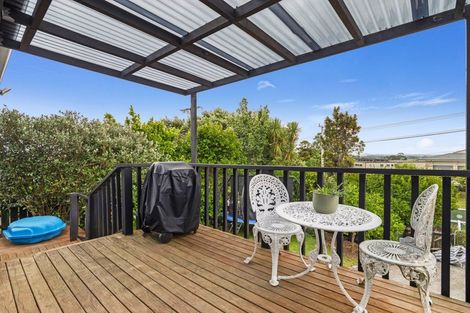 Photo of property in 2/32 Hand Road, Helensville, 0800