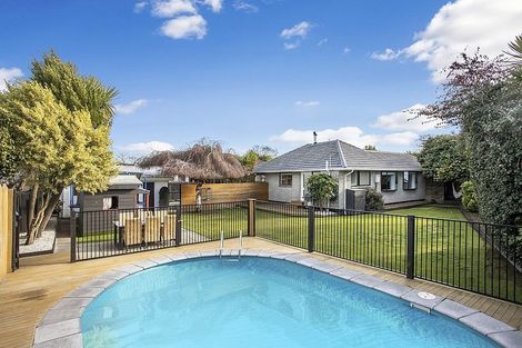 Photo of property in 15 Elwyn Place, Avonhead, Christchurch, 8042