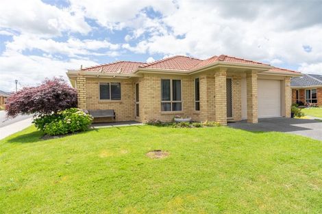 Photo of property in 12 Sovereign Isle Lane, Rototuna, Hamilton, 3210