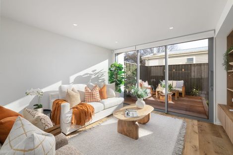 Photo of property in 2/979 Colombo Street, St Albans, Christchurch, 8014