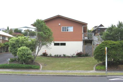 Photo of property in 94 West Harbour Drive, West Harbour, Auckland, 0618