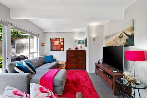 Photo of property in 7/18 Parr Terrace, Castor Bay, Auckland, 0620