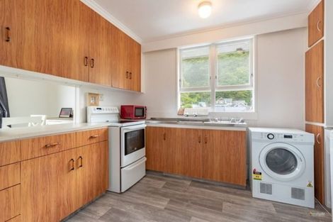 Photo of property in 14 Miro Street, Eastbourne, Lower Hutt, 5013