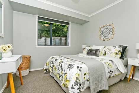 Photo of property in 21 Nottingham Place, Northcross, Auckland, 0630