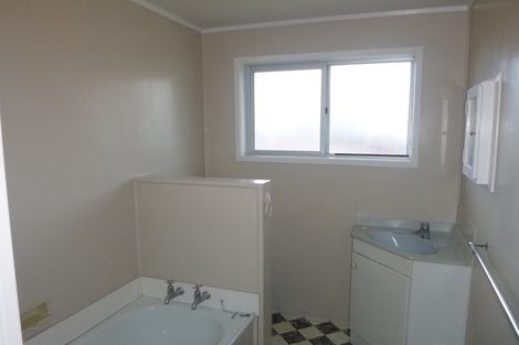 Photo of property in 2/62 Tiroroa Avenue, Te Atatu South, Auckland, 0610