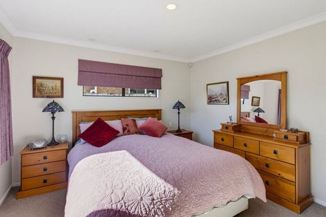 Photo of property in 4 Balmerino Grove, Waikanae, 5036