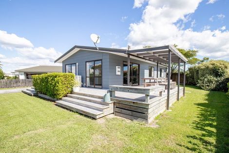 Photo of property in 28 Darlington Street, Ngatea, 3503