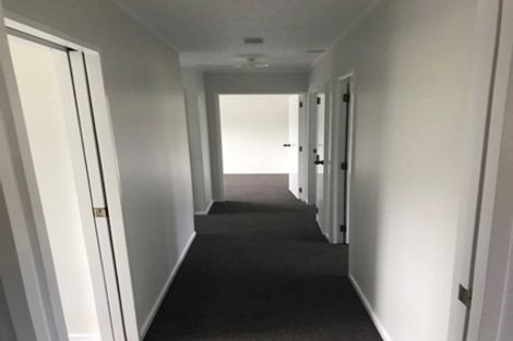 Photo of property in 1 Lowell Place, Massey, Auckland, 0614