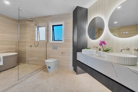 Photo of property in 2/21 Eastcliffe Road, Castor Bay, Auckland, 0620