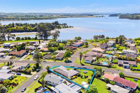 Photo of property in 3 Harbour Crest Drive, Waiuku, 2123