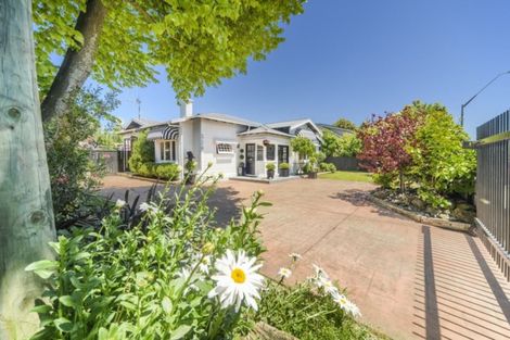 Photo of property in 320 Featherston Street, Palmerston North, 4410