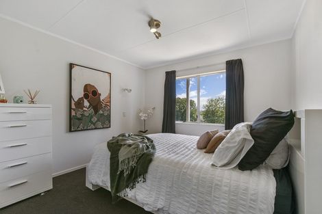 Photo of property in 15 Dalwhinnie Parade, Highland Park, Auckland, 2010