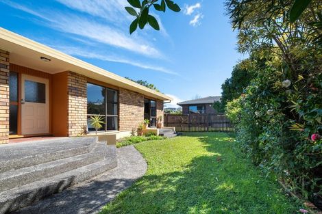 Photo of property in 17 Palomino Drive, Henderson, Auckland, 0612