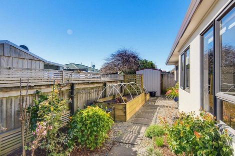 Photo of property in 4 Balmerino Grove, Waikanae, 5036