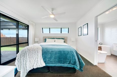 Photo of property in 42 Twin Parks Rise, Papakura, 2110