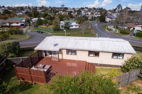 Photo of property in 5 Elizabeth Drive, West Harbour, Auckland, 0618