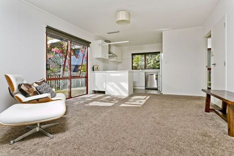Photo of property in 18 Mallard Place, Unsworth Heights, Auckland, 0632