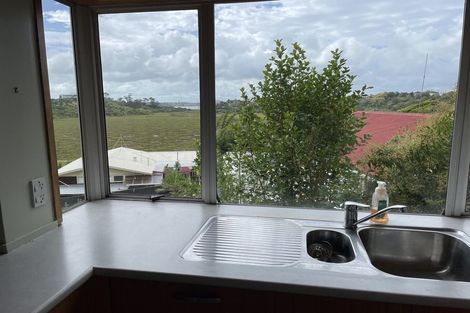 Photo of property in 27 St Peters Street, Northcote, Auckland, 0627