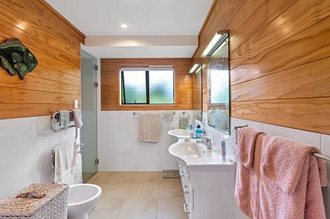 Photo of property in 76 Brick Bay Drive, Sandspit, Warkworth, 0982