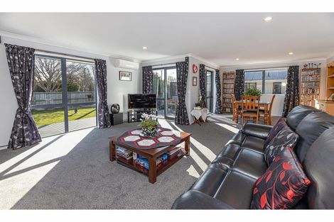 Photo of property in 76 Avondale Road, Avondale, Christchurch, 8061