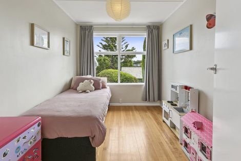 Photo of property in 80 Beazley Avenue, Paparangi, Wellington, 6037