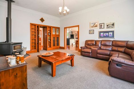 Photo of property in 9 Seddon Street, Dannevirke, 4930