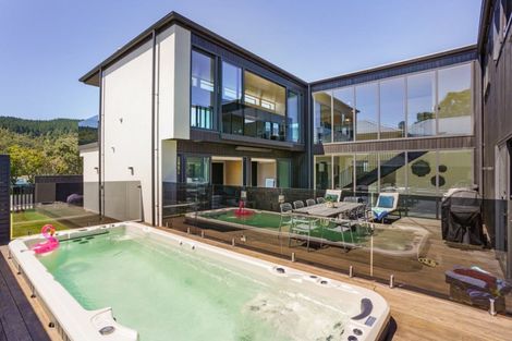 Photo of property in 103 Beach Road, Whangamata, 3620