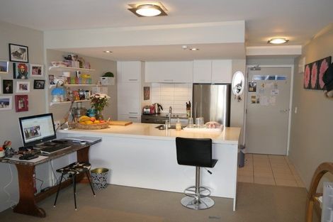 Photo of property in The Capital, 28/370 Oriental Parade, Oriental Bay, Wellington, 6011