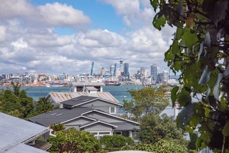 Photo of property in 27 Jubilee Avenue, Devonport, Auckland, 0624