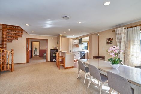 Photo of property in 8a Palm Avenue, Hokowhitu, Palmerston North, 4410