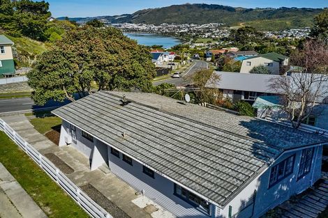 Photo of property in 61 Gloaming Hill, Titahi Bay, Porirua, 5022