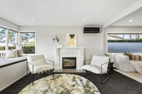 Photo of property in 2/81 Sylvan Avenue, Northcote, Auckland, 0627