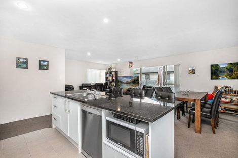Photo of property in 98 Popokatea Drive, Takanini, 2112
